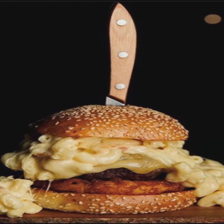 Ainsworth Mac N Cheese Burger
